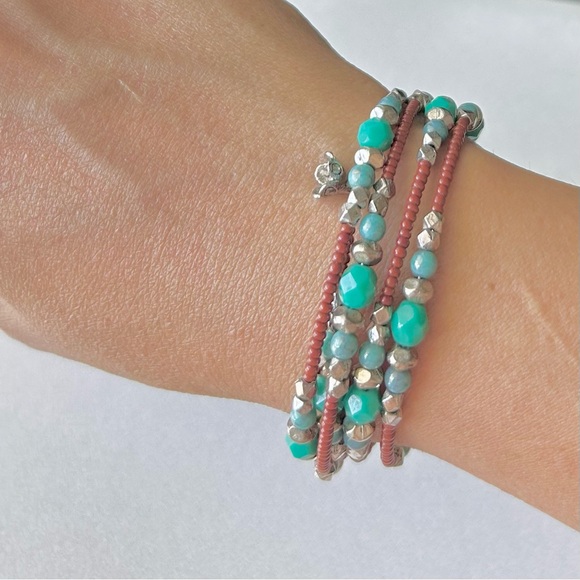 Vintage Green Glass Beads with Silver Beads on Memory Wire Seed Beads 8” - Picture 4 of 5